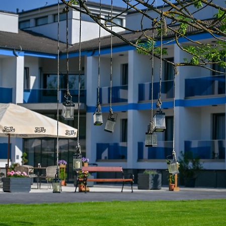 Nn Boutique Hotel Tiszaujvaros Exterior photo
