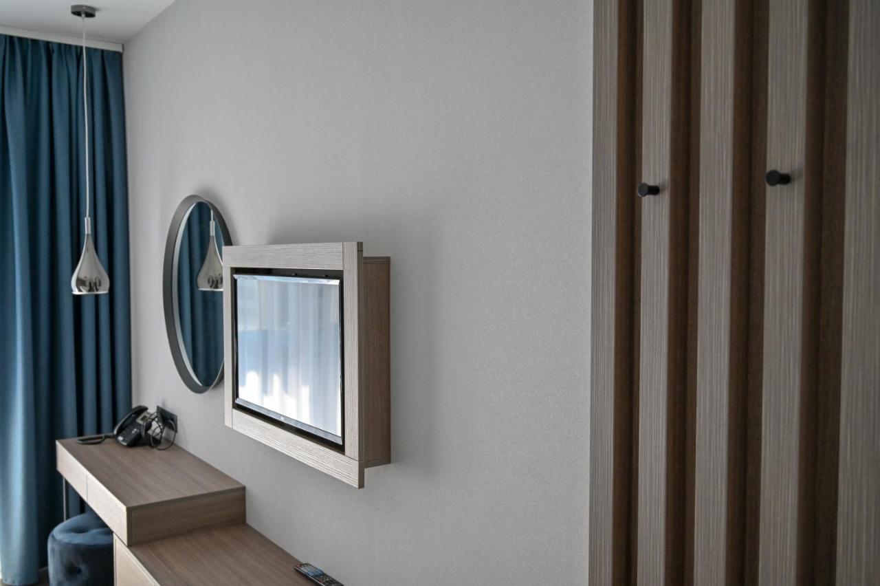 Nn Boutique Hotel Tiszaujvaros Exterior photo