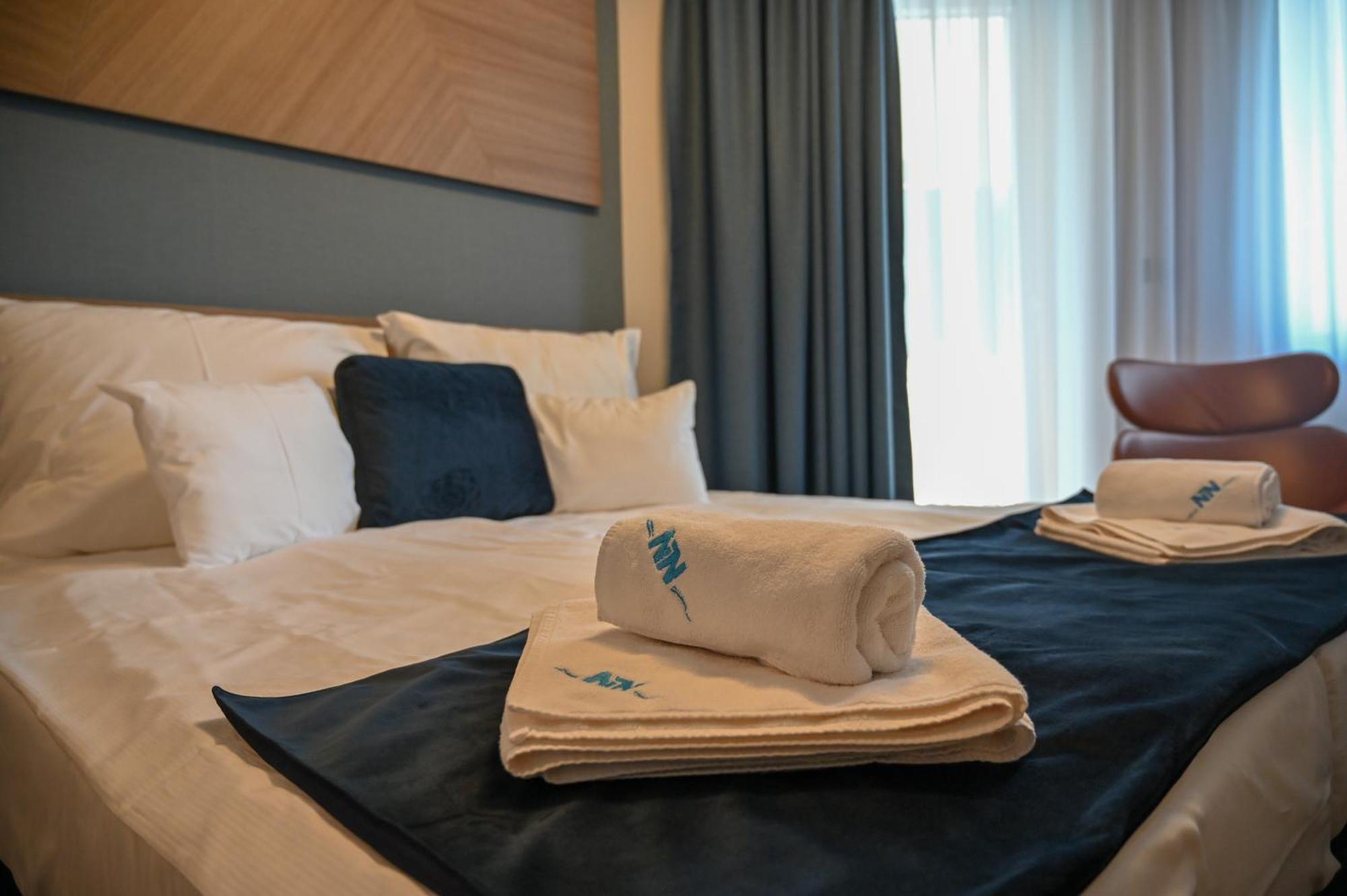 Nn Boutique Hotel Tiszaujvaros Exterior photo
